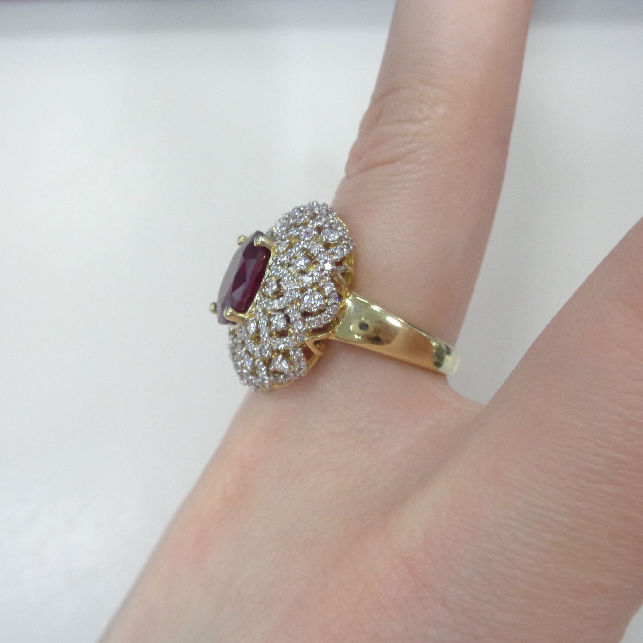 Кольцо из желтого золота с рубином